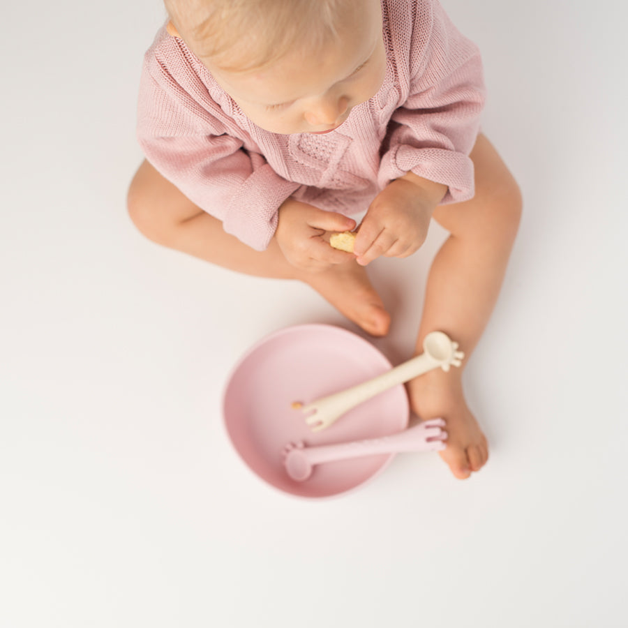 Les Enfants Silicon Baby Bowl and cutlery set pink and sand baby model arial view